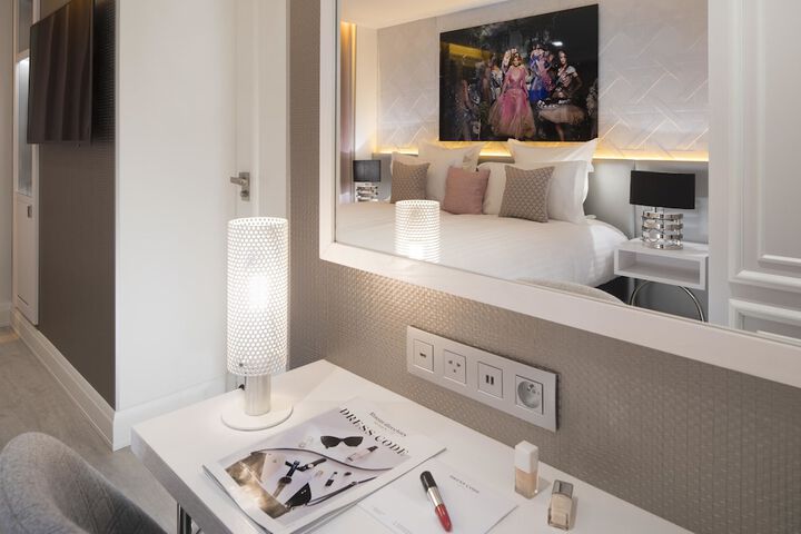 Room 53 of 100