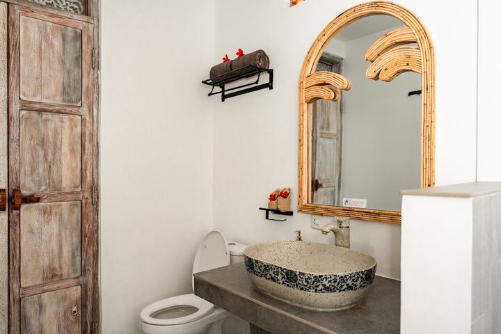 Room 10 of 32