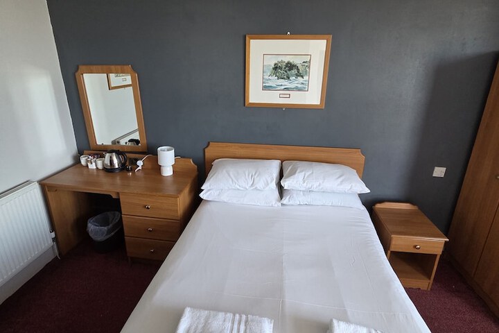 Room 10 of 26