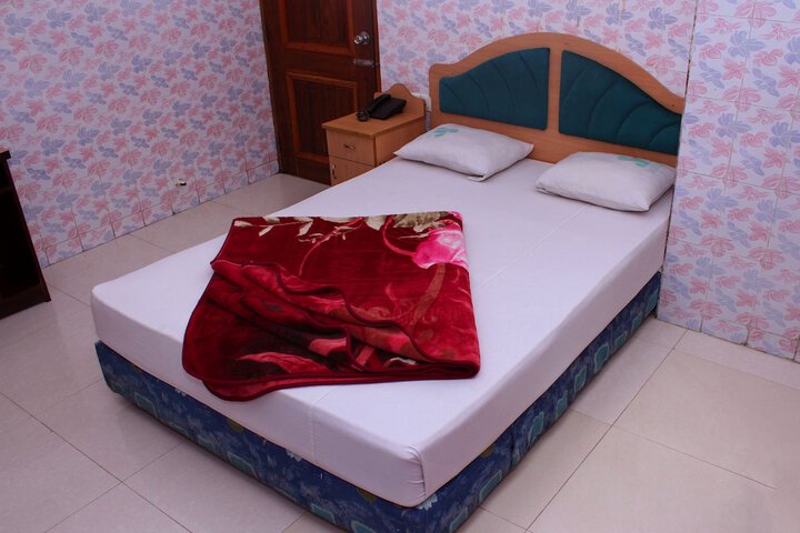 Room 9 of 26