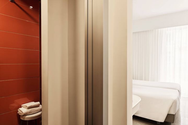 Room 26 of 48