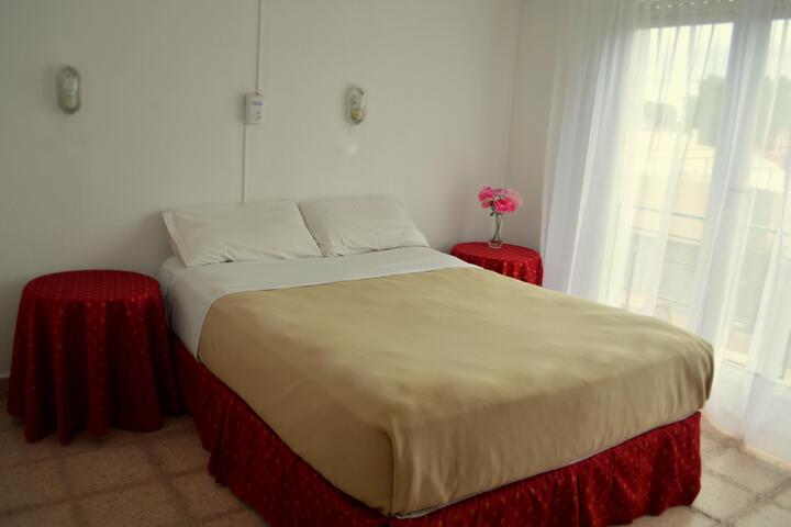 Room 10 of 12
