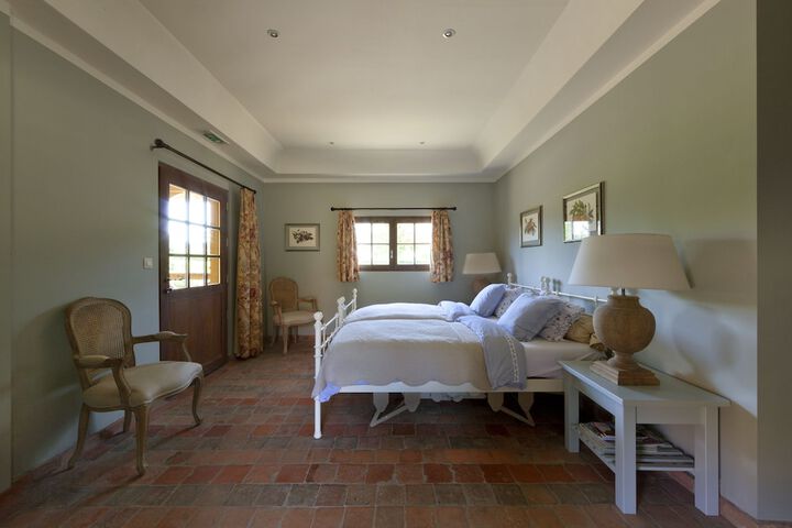 Room 7 of 40