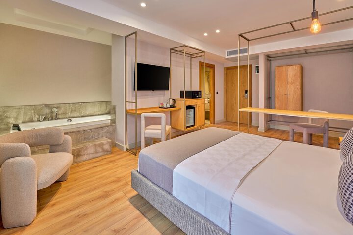 Room 10 of 29