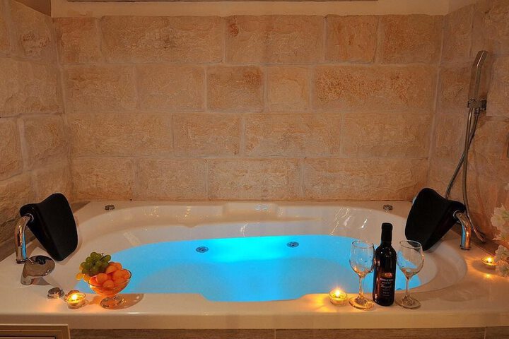 Hot Tub 17 of 54