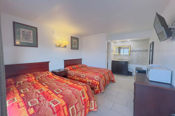 2 Double Beds (1 of 15)
