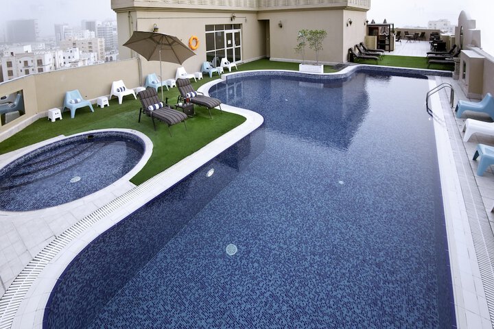 Hotel Pool