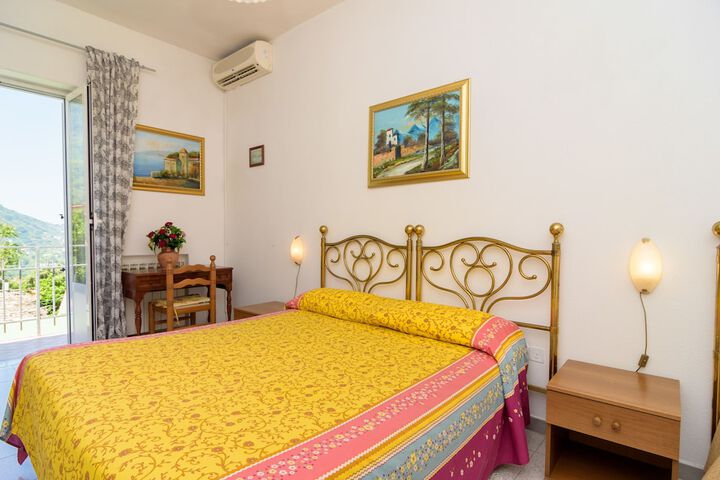 Room 7 of 73