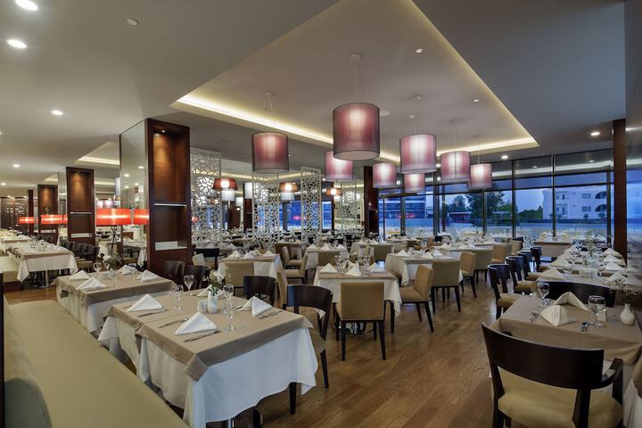 Dining 160 of 303