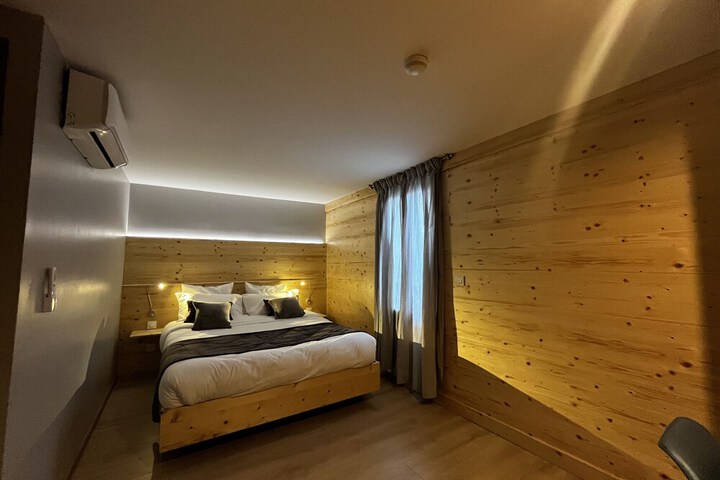 Room 12 of 50