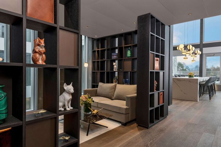 Lounge 101 of 125
