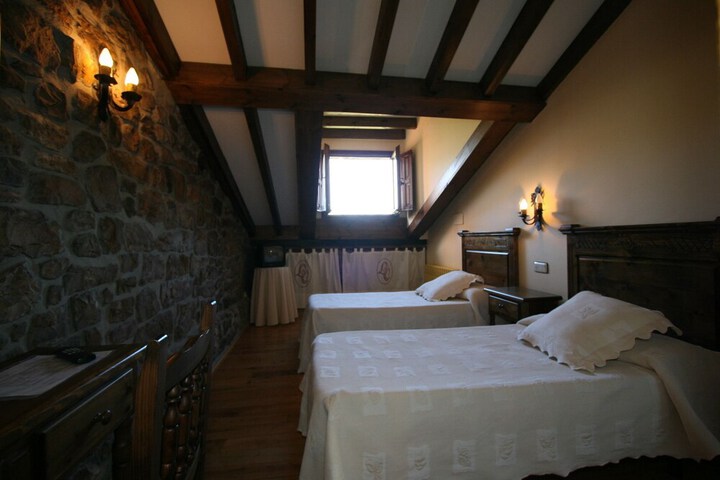Room 4 of 35