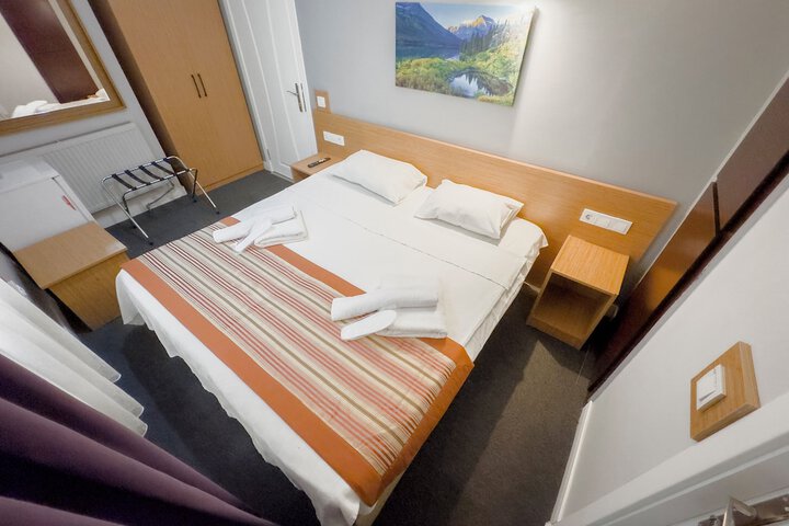 Room 46 of 99