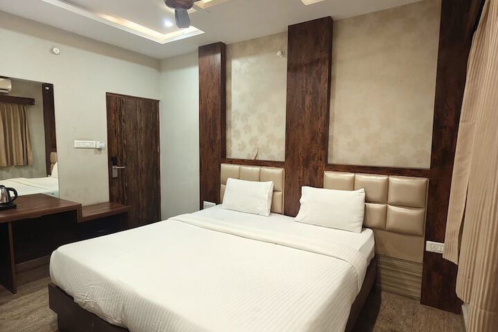Room 16 of 32