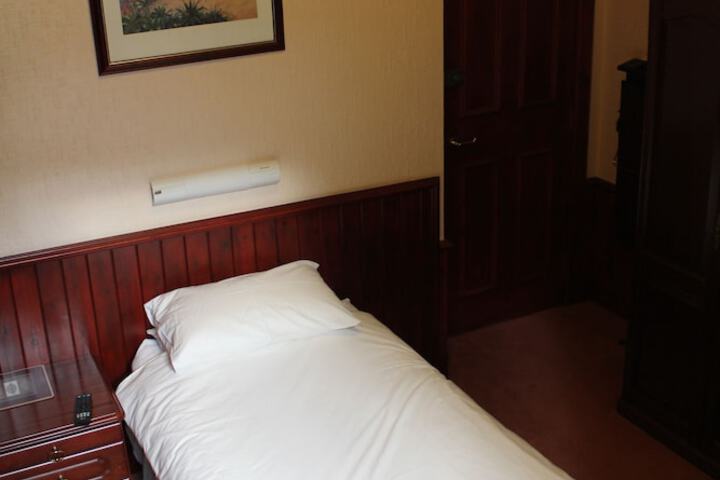 Room 3 of 31