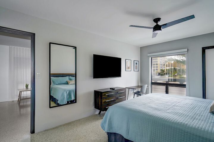 1 Bedroom Deluxe Apartment King Bed Sofa Kitchen Accessible (35 of 42)