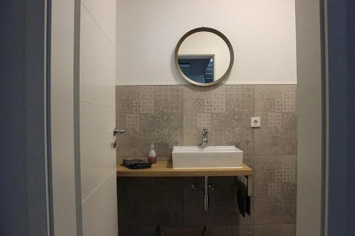 Room 8 of 13
