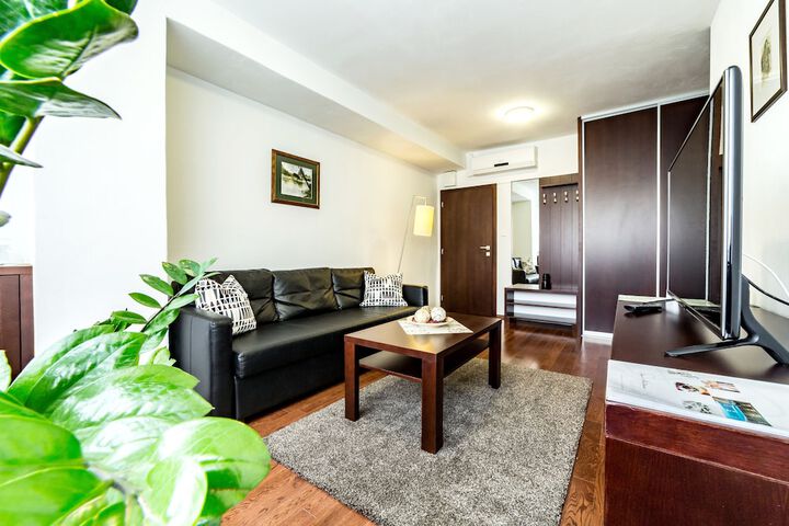 Room 4 of 52