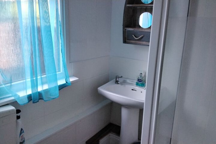 Room 11 of 27
