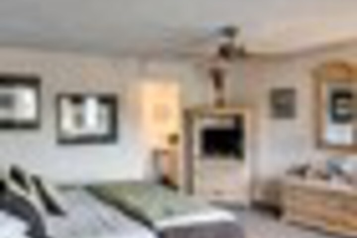 Room 47 of 243