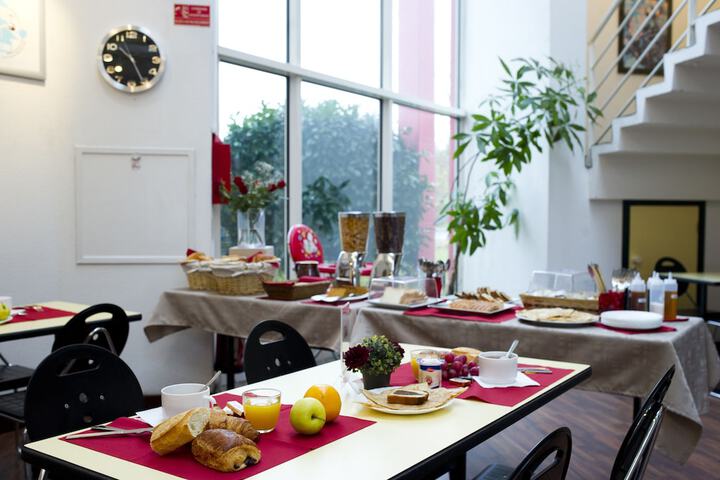 Breakfast/Coffee Service 22 of 48