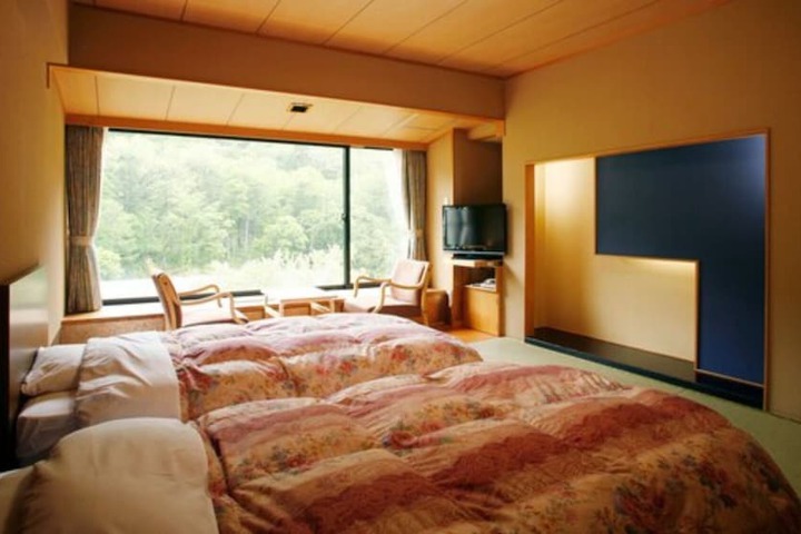 Room 5 of 15