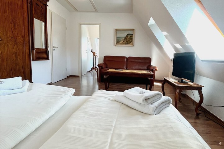 Room 93 of 131