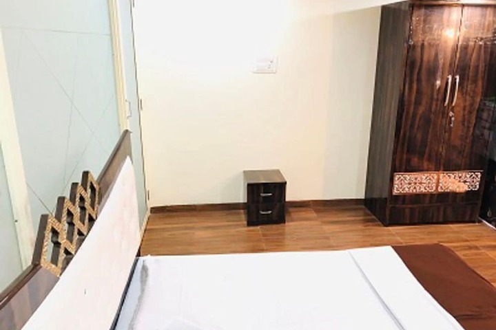 Room 11 of 12