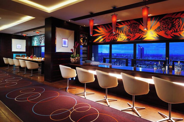 Lounge 44 of 69