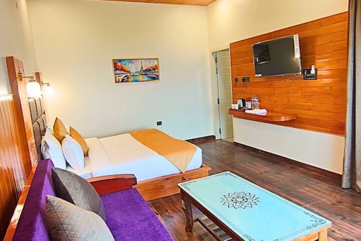 Room 16 of 28