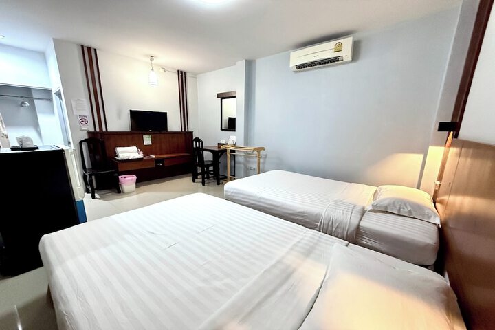 Room 28 of 62