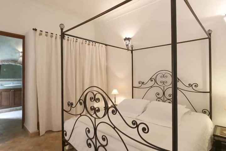 Room 12 of 38