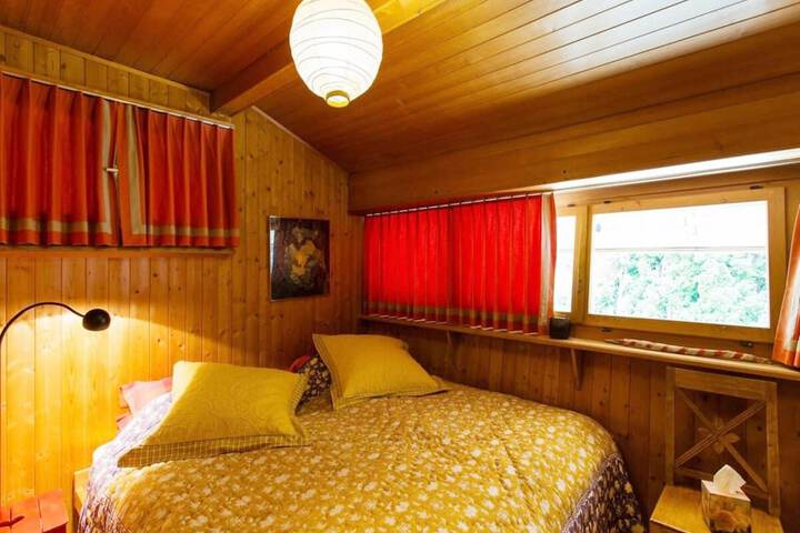Room 4 of 42