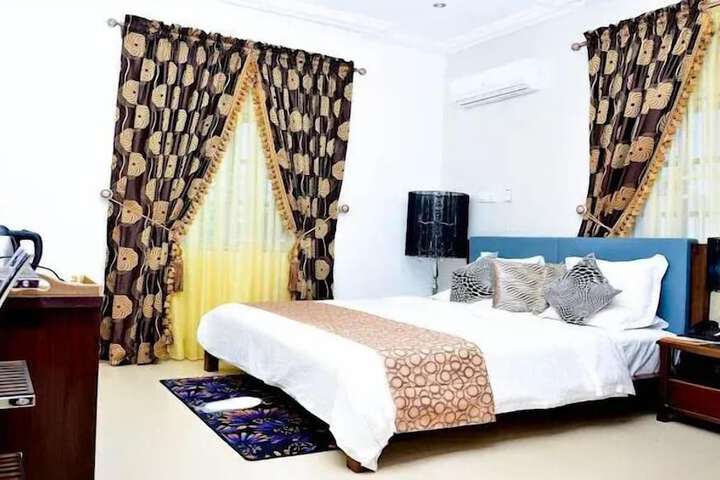 Room 8 of 26