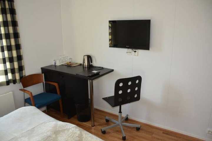 Room 4 of 27
