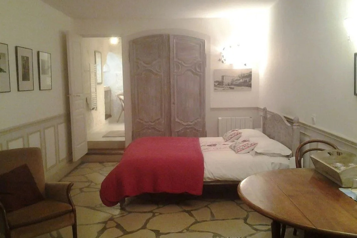 Room 3 of 15