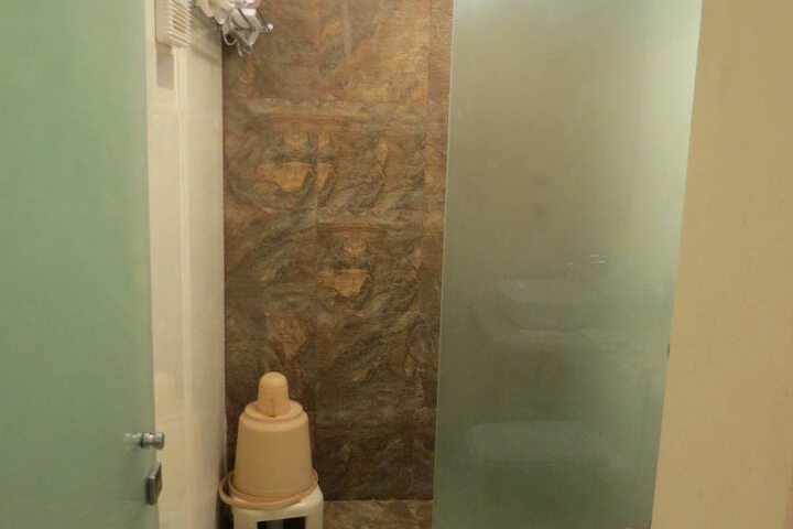 Room 16 of 24