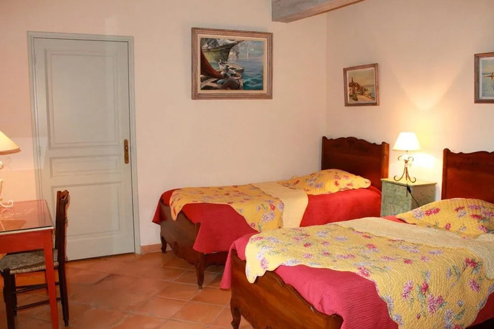Room 4 of 6