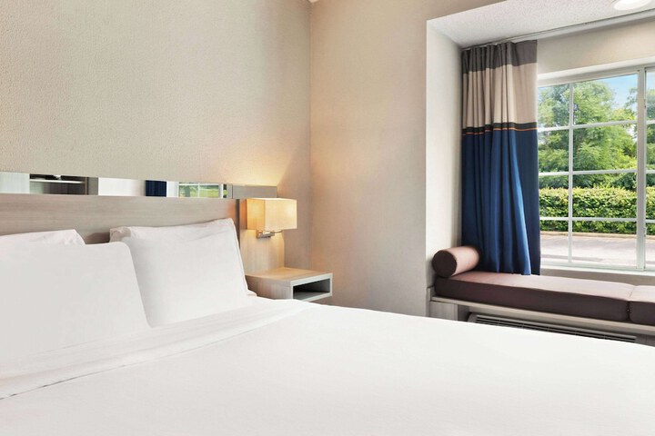 1 King Bed (7 of 7)