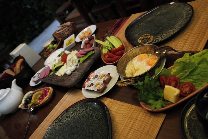 Dining 54 of 62