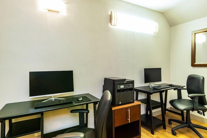 Business Center 47 of 48