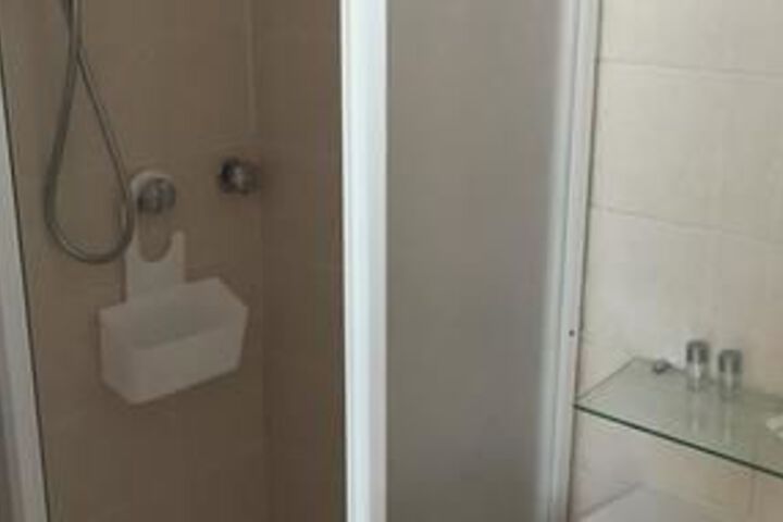 Room 6 of 48