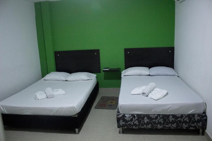 Room 4 of 17