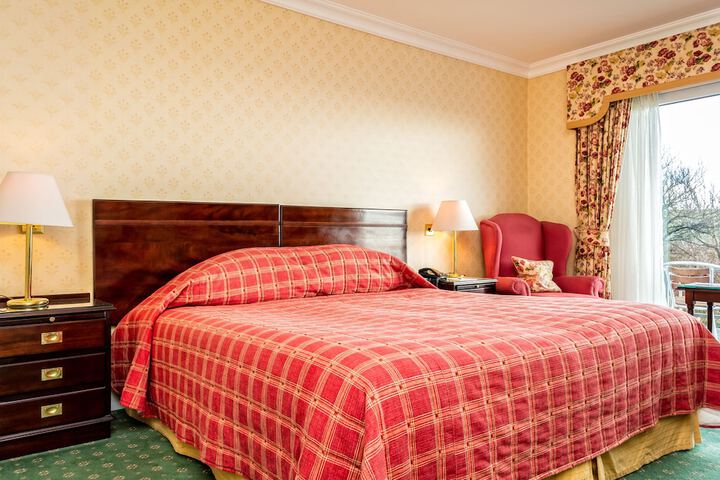 Room 7 of 74
