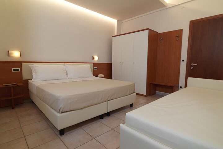 Room 9 of 26