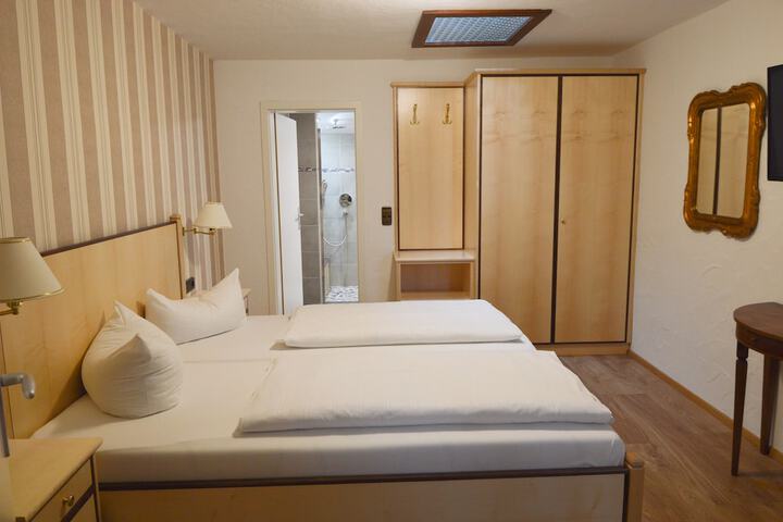 Room 8 of 48