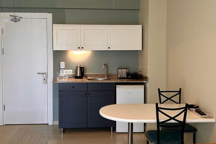 Room 12 of 34