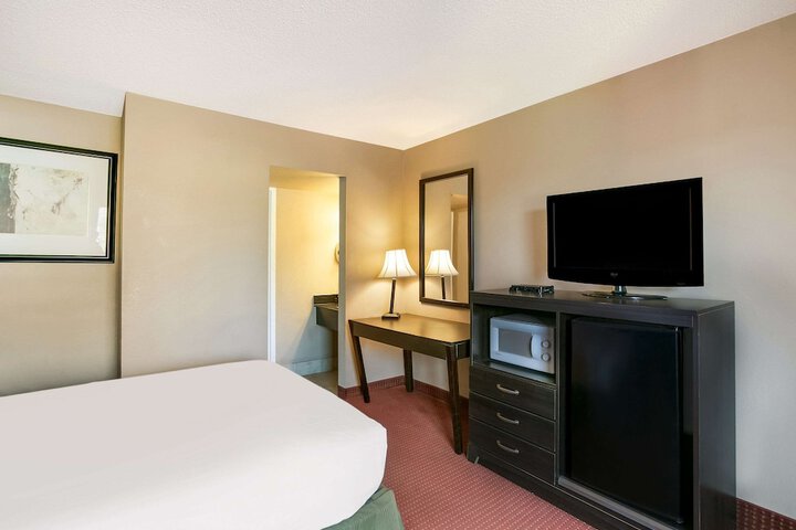 2 Queen Beds (4 of 7)