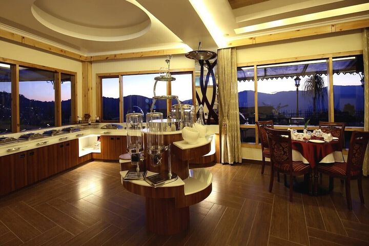 Dining 8 of 11