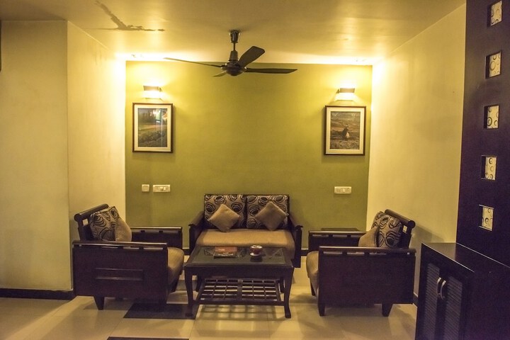 Room 32 of 79